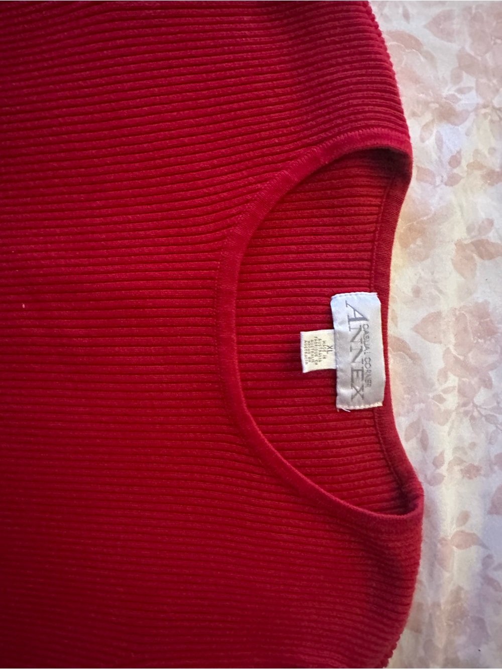 Red Ribbed Short Sleeve Sweater - Picture 3 of 5